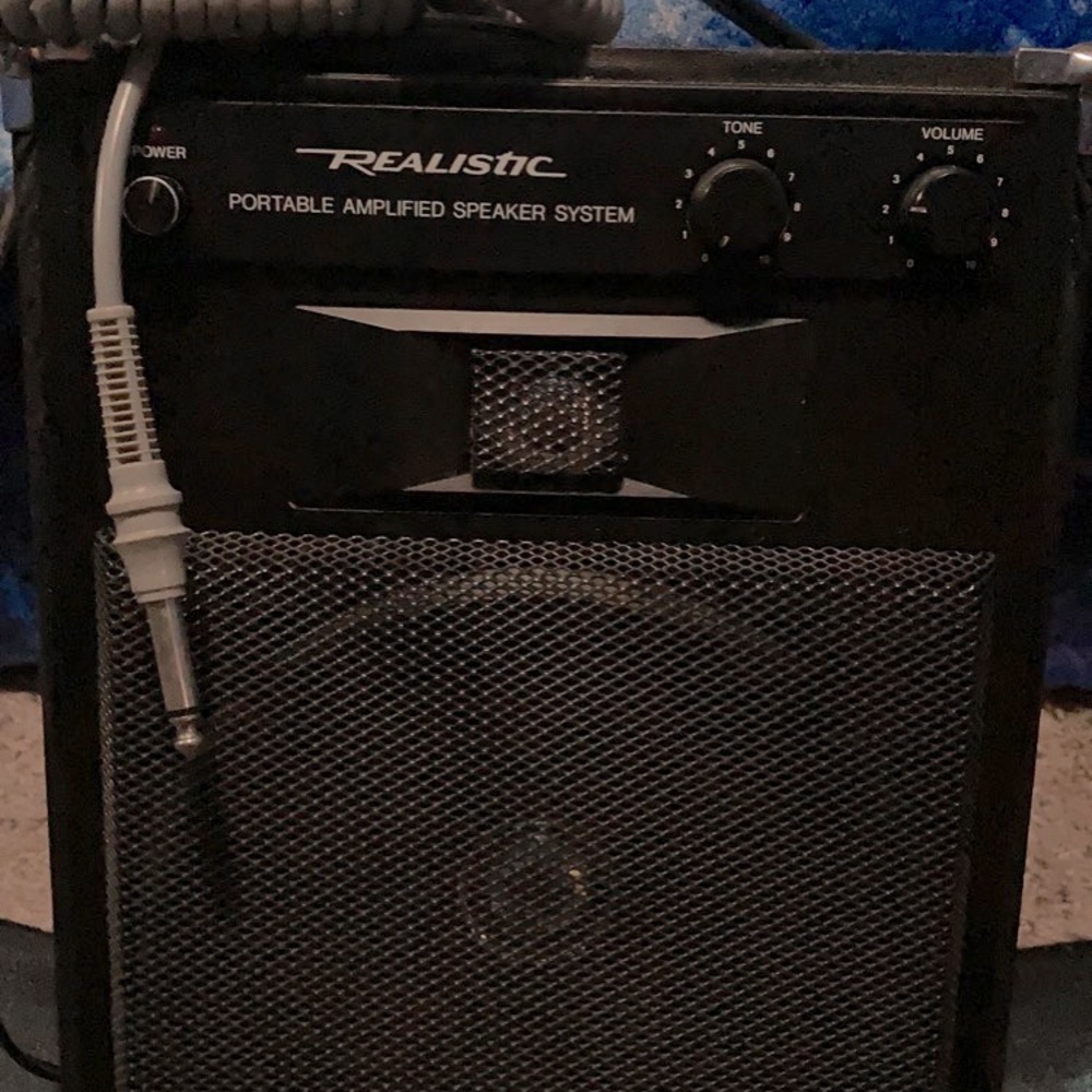 REALISTIC Portable Amplified Speaker System